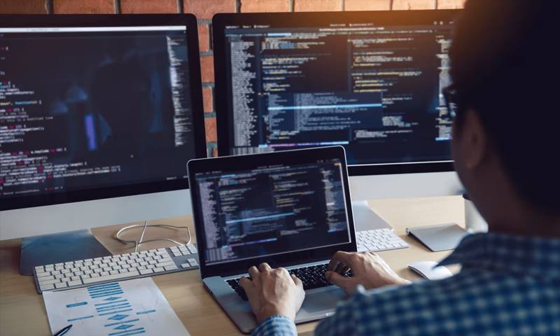 数据科学选型：R与Python如何赋能甘孜网站建设？